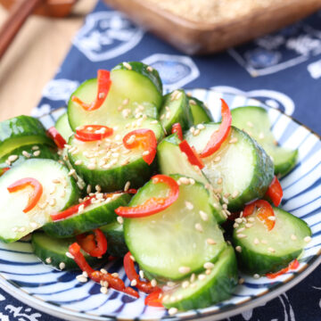 Gurkensalat mit roter Chili