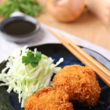 Tintenfisch Bällchen mit Steak Sauce